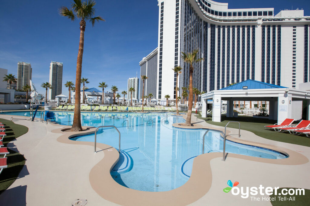 Pool view from girlfriends room - Picture of Paris Las Vegas Hotel &  Casino, Paradise - Tripadvisor