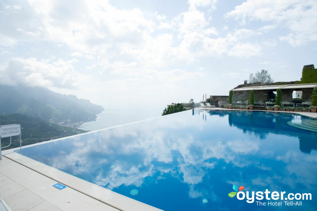 Piscina en Belmond Hotel Caruso / Oyster