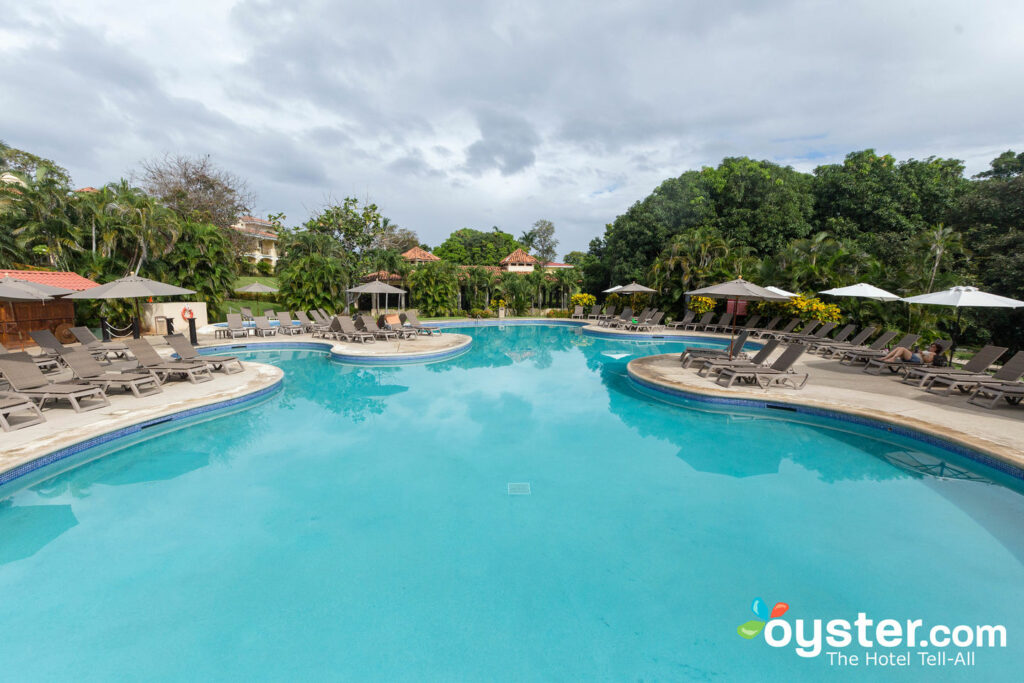 Der Pool im Occidental Papagayo - nur Erwachsene / Oyster