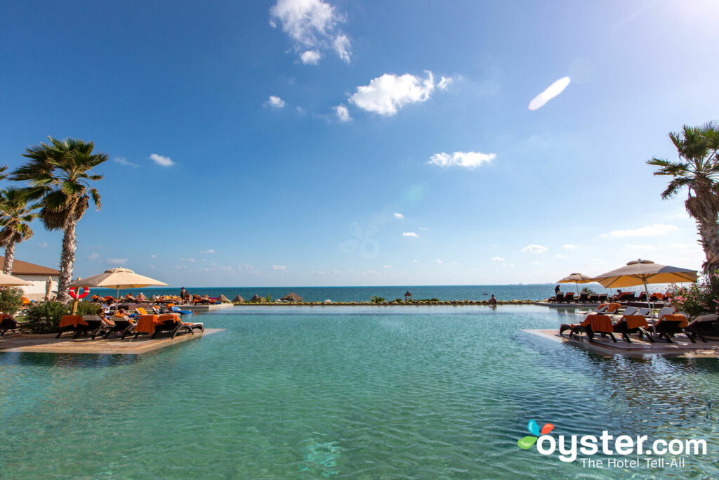 Piscine au Secrets Playa Mujeres Golf & Spa Resort, Mexique / Huîtres
