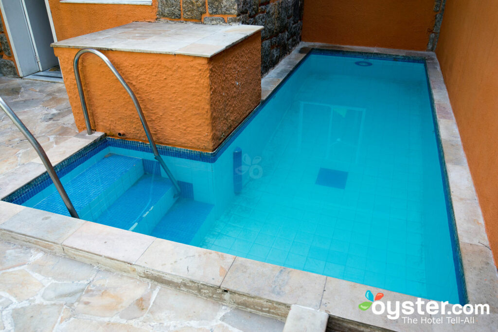 La piscina en el albergue Bamboo Rio
