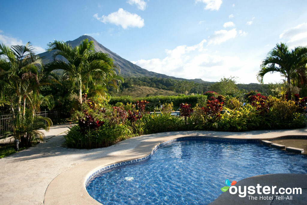 La piscine de l' Arenal Kioro Suites & Spa / Oyster