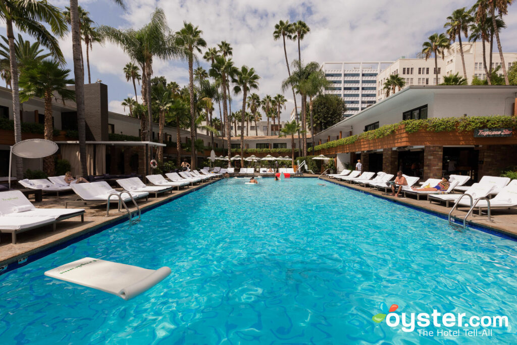 A piscina no Hollywood Roosevelt / Oyster