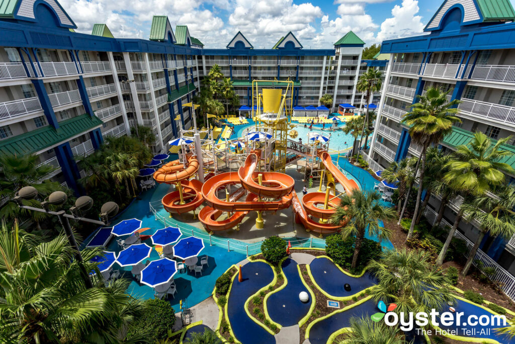 Theme Parks - Holiday Inn & Suites