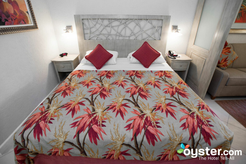You may want to ditch the bedspread at Aruba's Playa Linda Beach Resort, but rooms are at least kept clean. You may want to ditch the bedspread at Aruba's Playa Linda Beach Resort, but rooms are at least kept clean.