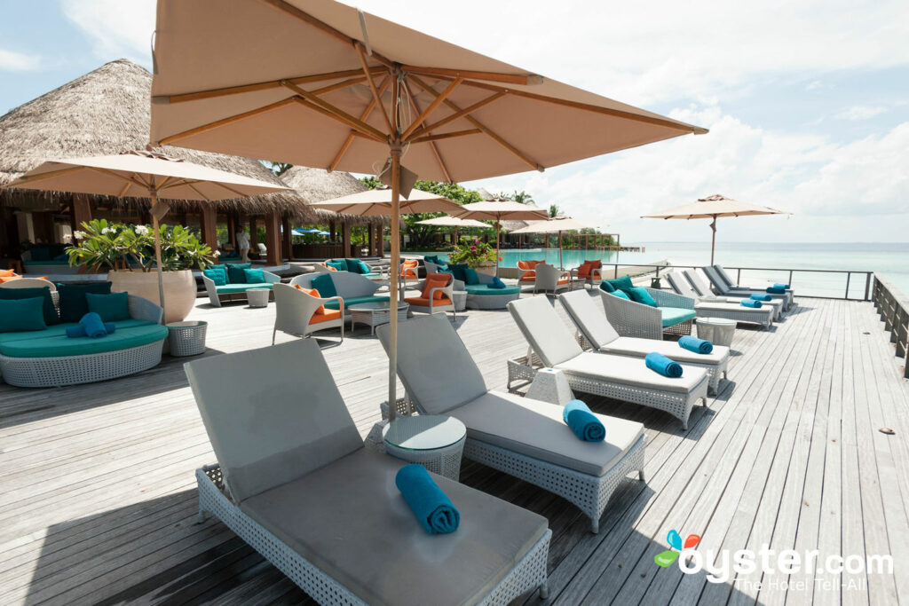 Sand Bar im Dusit Thani Maldives / Oyster