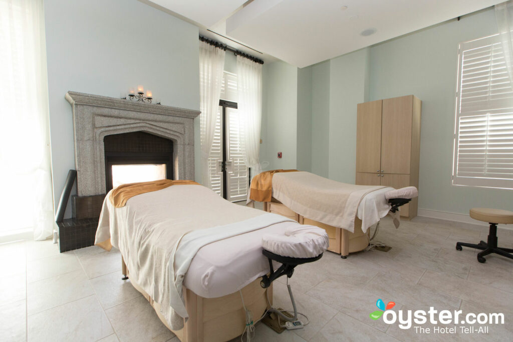 Sala de tratamento de spa no Eilan Hotel & Spa, colecção de autógrafos / Oyster