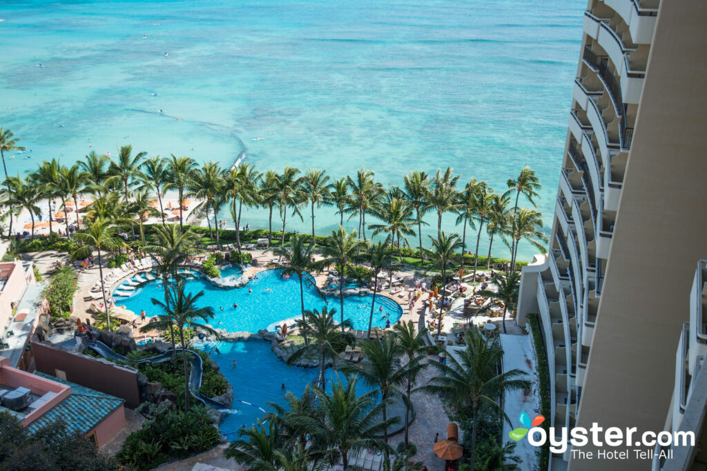 Which Waikiki hotels have the best pools?
