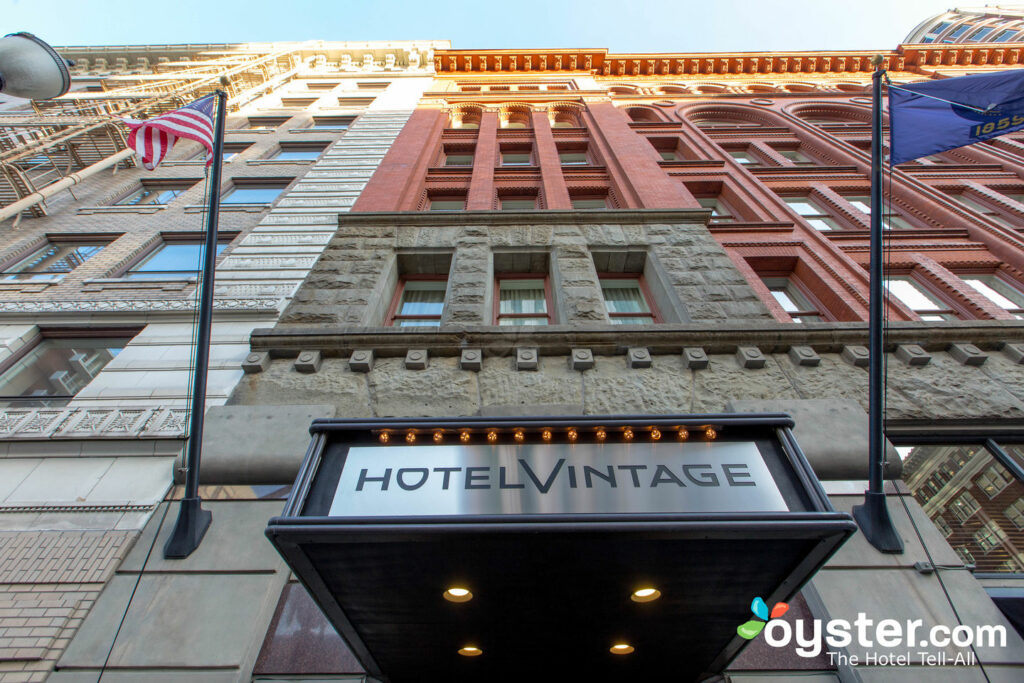 Una muestra de la arquitectura histórica que se alinea en las calles del centro de Portland.