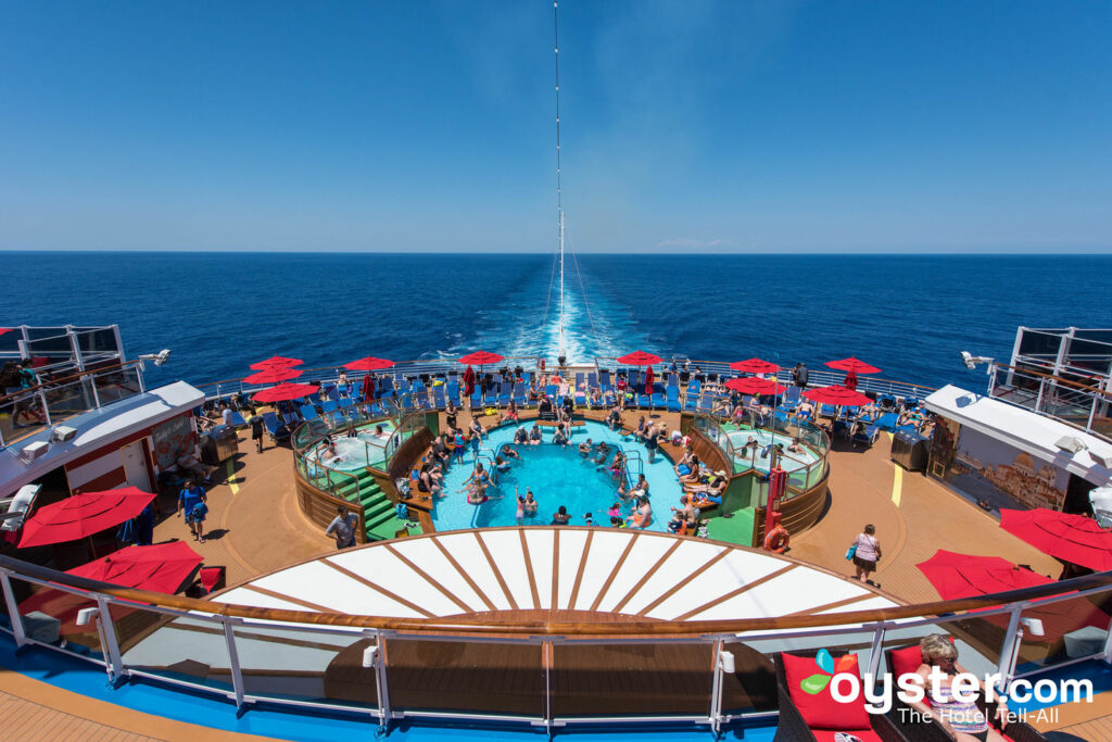 Tides Pool on Carnival Horizon/Oyster