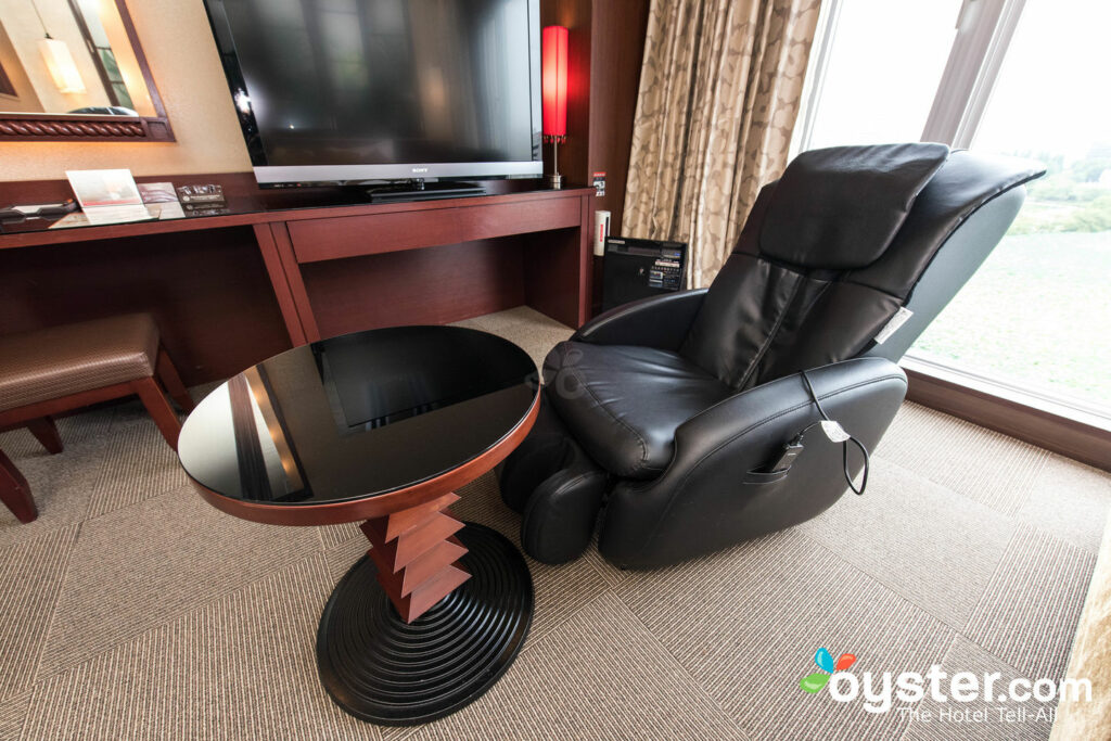 Une chaise de massage à l' Hôtel Coco Grand Ueno Shinobazu.