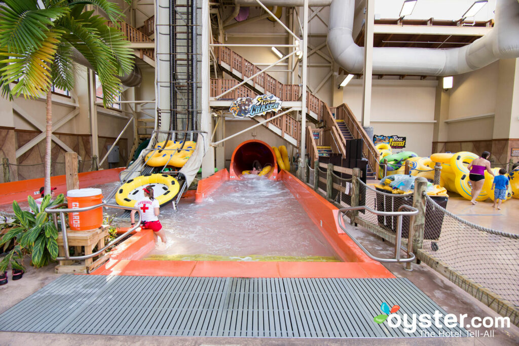 Wild WaterDome Indoor Wasserpark in der Wildnis im Smokies Resort