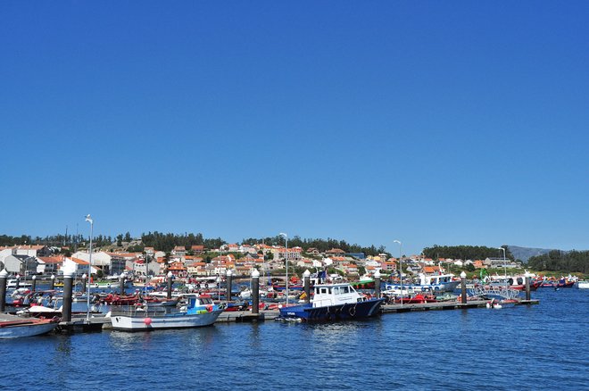 Harbor at Isla de Arosa; Luis Rogelio/Flickr