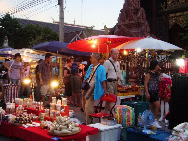 Mercado de Sábado em Chiang Mai; Cait Stewart / Flickr