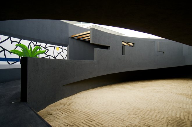 The Modernist lines and cool art at the Viceroy Los Cabos beg to be photographed/Oyster