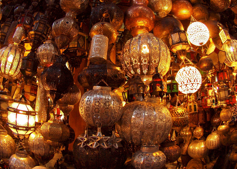 Lâmpadas nos Souks de Marrakech; Torrenegra / Flickr