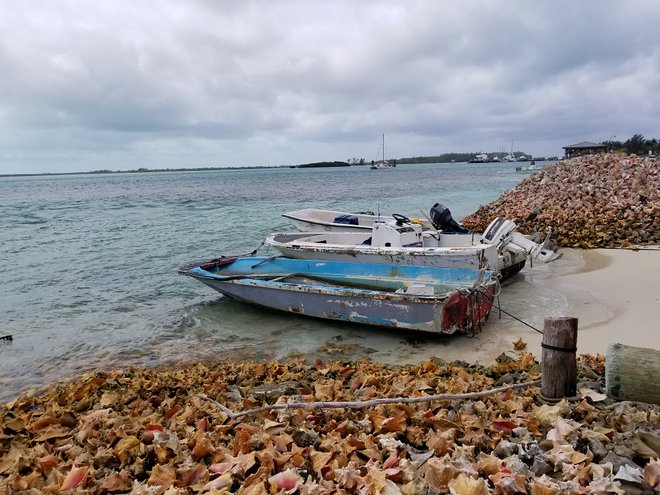 Boote in Bimini / Katherine Alex Beaven