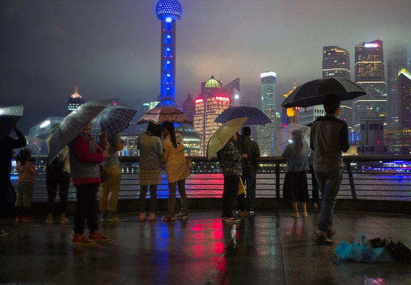 Noche lluviosa en Shangai; Alfred Weidinger / Flickr