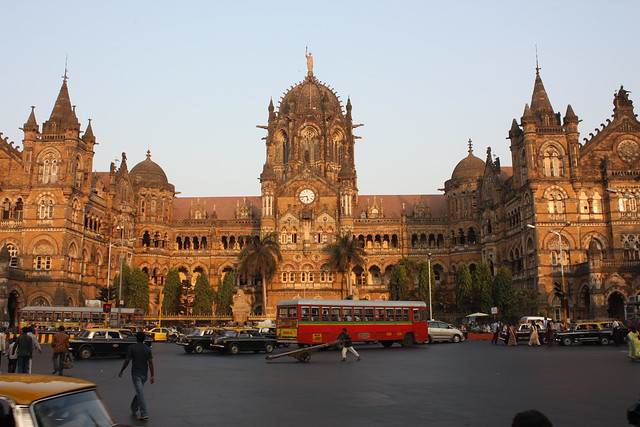 Estación de tren de Chhatrapati Shivaji Terminus, Mumbai; Arian Zwegers / Flickr