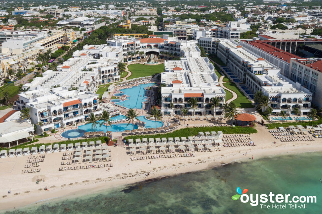 Veduta aerea dell'Hilton Playa del Carmen, un resort per soli adulti tutto compreso