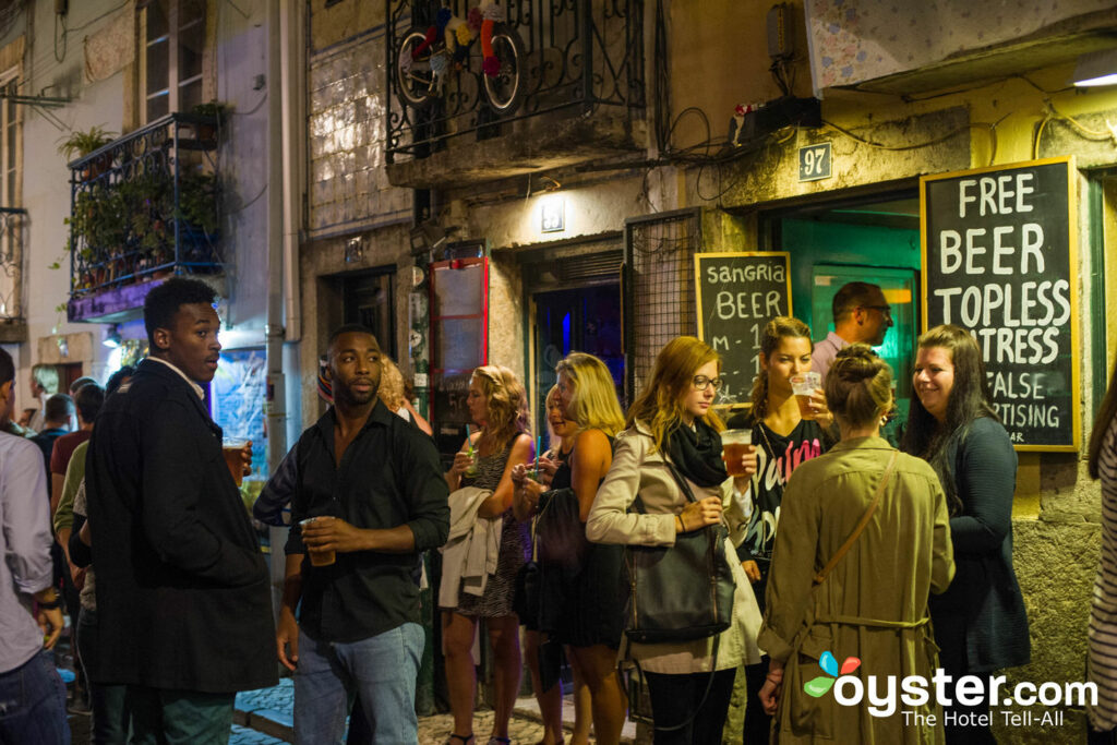 Bairro Alto nachts, Lissabon