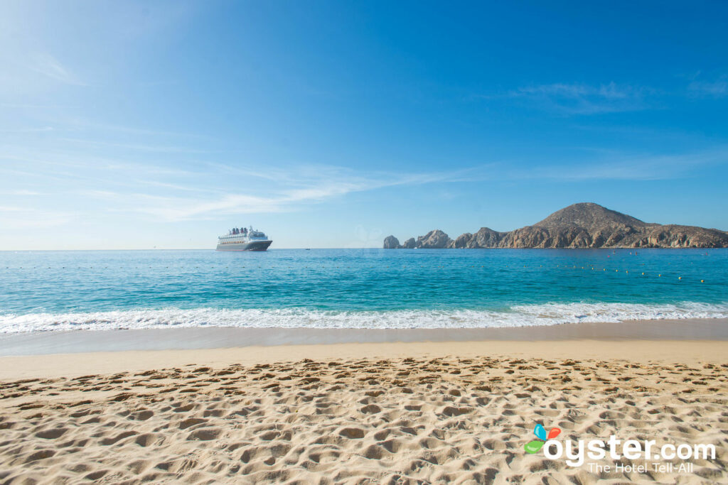 La plage des amoureux se trouve au bout du Land, que l'on peut voir depuis la plage Medano à Cabo San Lucas