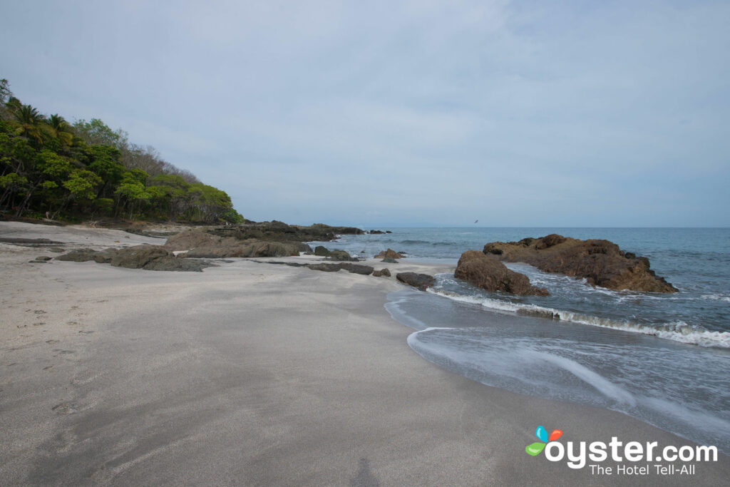 Strand im Ylang Ylang Beach Resort