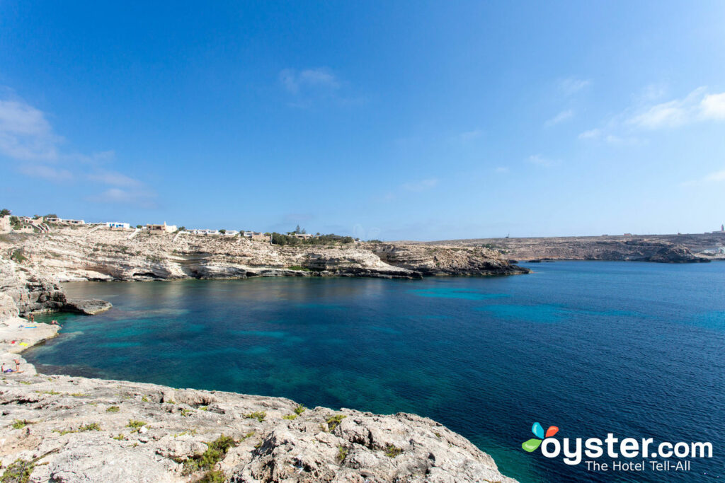 Spiaggia all'Hotel i Dammusi di Borgo Cala Creta, in Sicilia