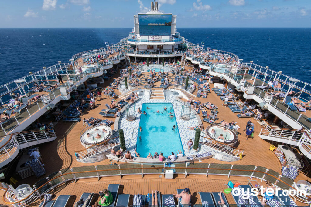 La fuente de la piscina en Royal Princess, Princess Cruises