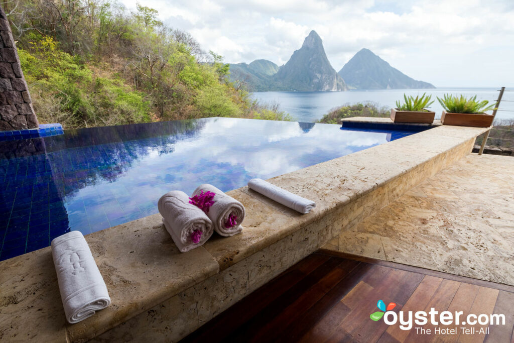 Sanctuaire de la piscine à débordement à Jade Mountain Resort