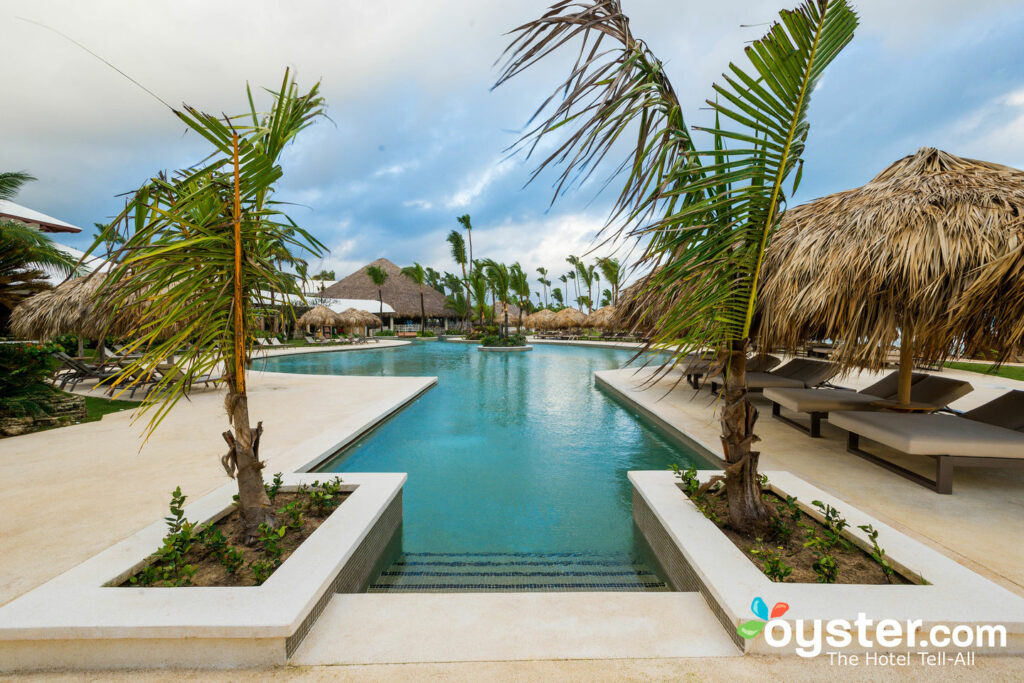 Hauptpool bei Excellence Punta Cana / Oyster