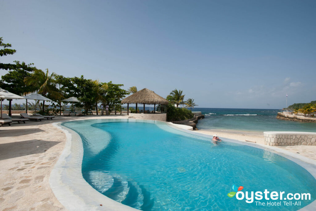 Piscina principal no GoldenEye, Jamaica