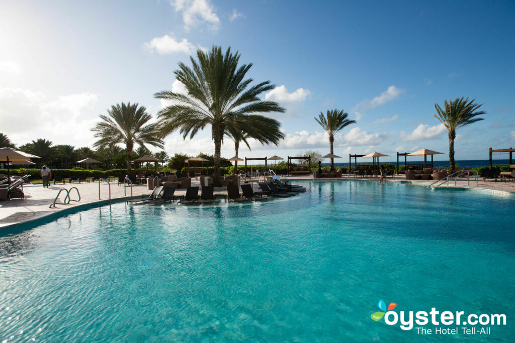 Piscina principal en Santa Barbara Beach & Golf Resort, Curacao