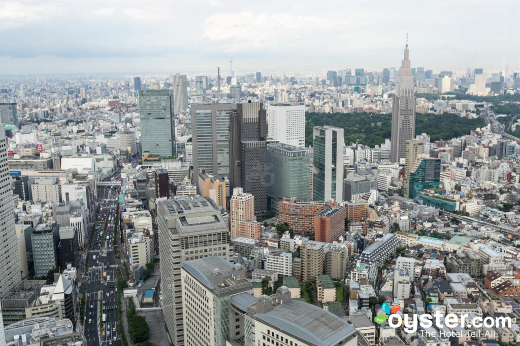 Vom Park Hyatt Tokyo blicken Sie auf Shinjuku und den Shinjuku Gyoen National Garden