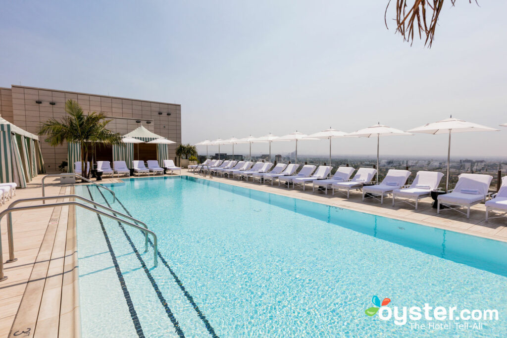Piscina en el Waldorf Astoria Beverly Hills Piscina en el Waldorf Astoria Beverly Hills