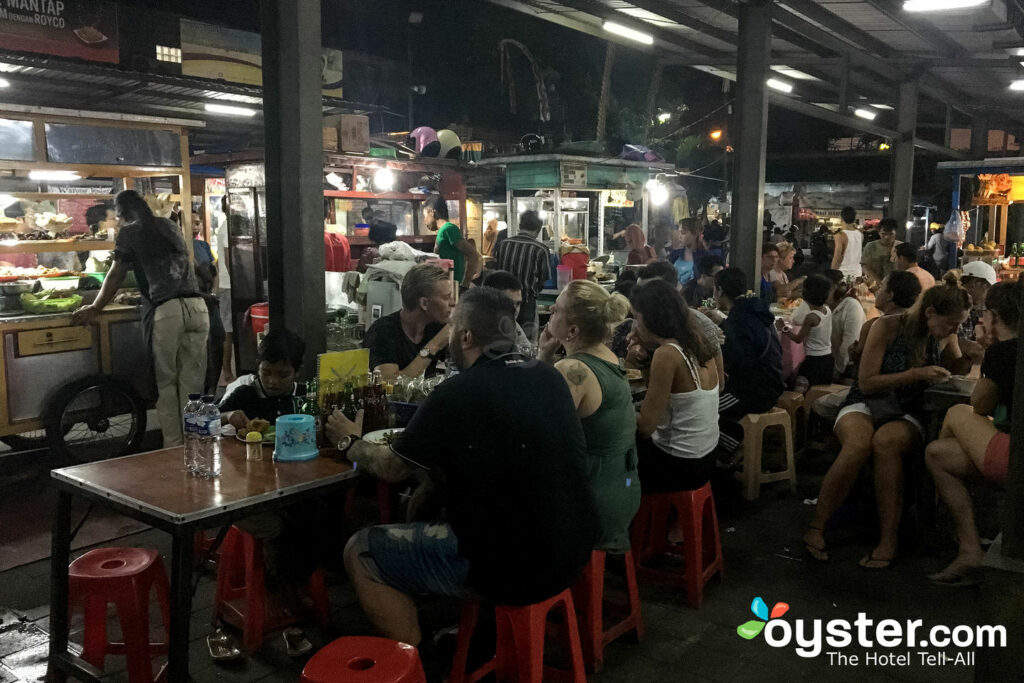 Mercado Noturno em Sanur / Oyster