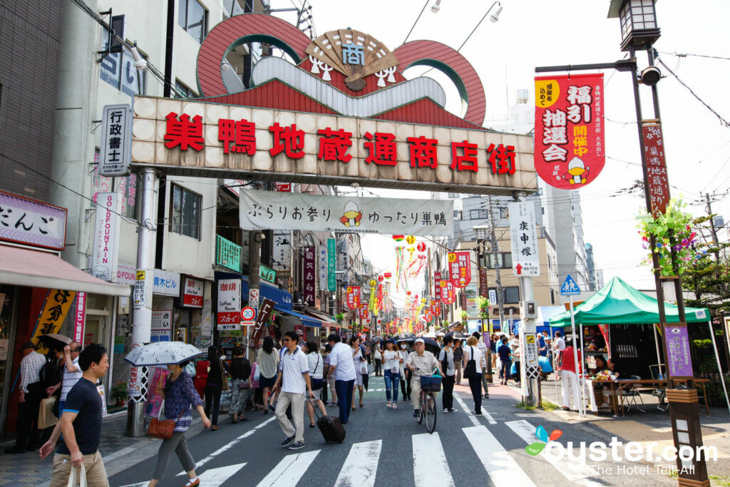 Glaubst du, du bekommst überall in Tokio zweisprachige Beschilderungen? Denk nochmal.