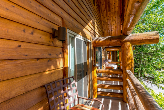 The King Room at Rusty Parrot Lodge e Spa / Oyster