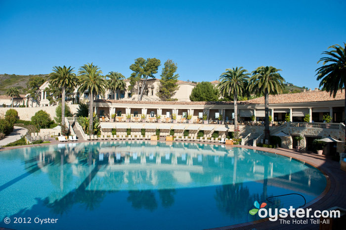 O hotel oferece uma infinidade de atividades, incluindo dois campos de golfe, duas piscinas e um mini-clube de alto nível.