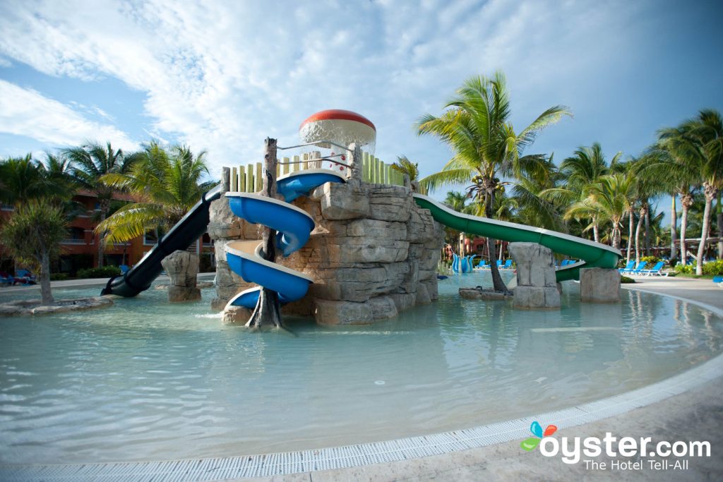Tabuleiro de xadrez no meio da piscina, incrível - Picture of Sandos Cancun  - Tripadvisor