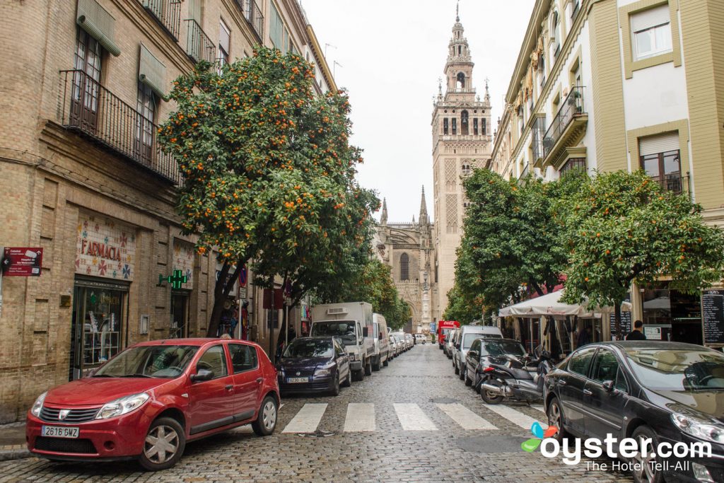 Naranjas frescas y arquitectura clásica en Sevilla? Sí por favor.