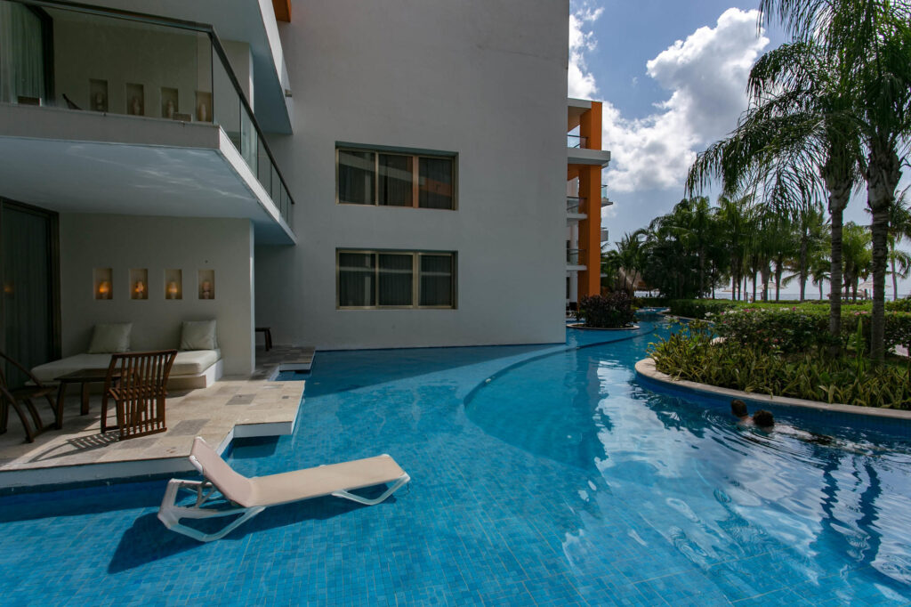 Junior Suite Swim-Up Ocean View