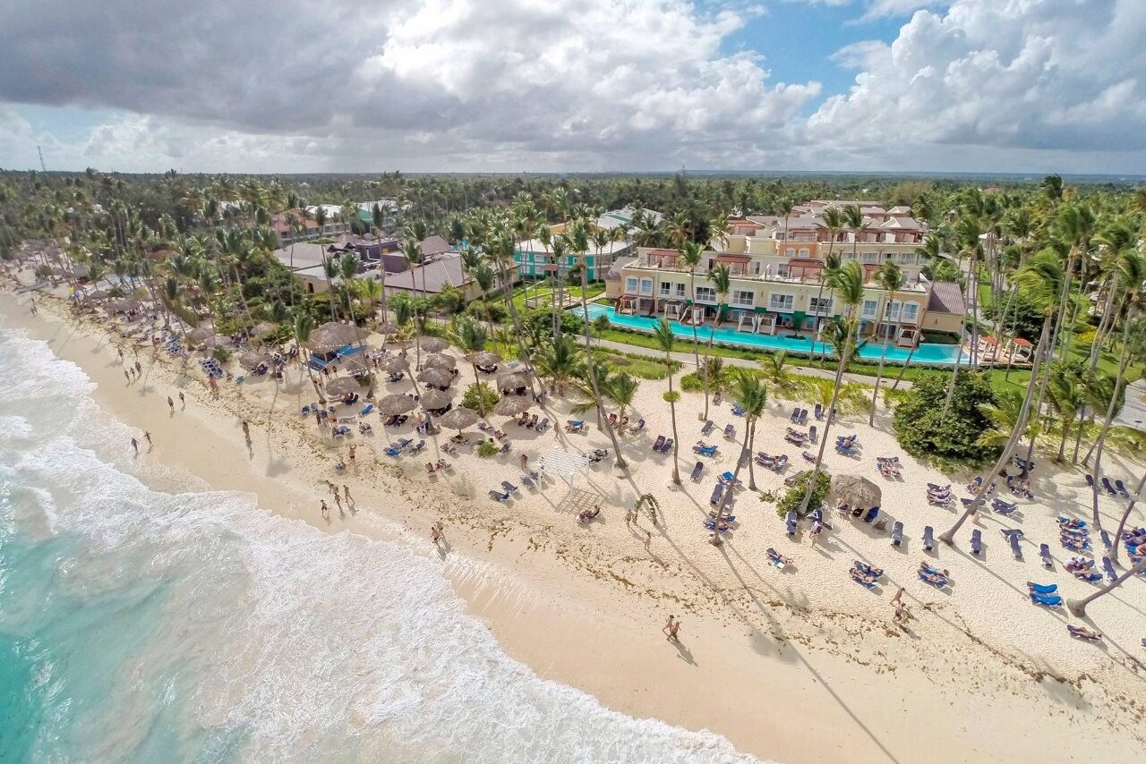 Aerial view of Grand Palladium Bávaro Suites Resort & Spa All inc and the beach