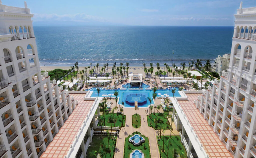 View of the pool and ocean at the Riu Palace Pacifico
